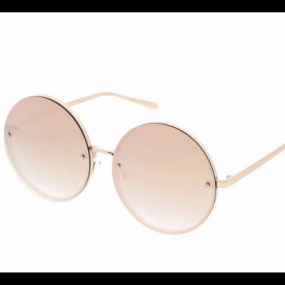 Brittney Frames - Picture 2 of 2